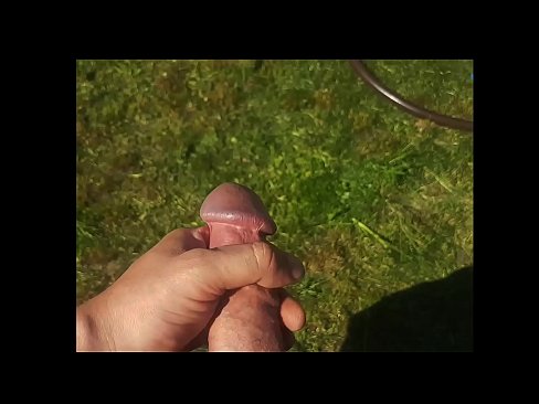 ❤️ ګرم hottie خپل ګلابي بلی fucked او د اوړي په باغ کې د squirt سره cums ترلاسه کوي ❤️ کیفیت پورن